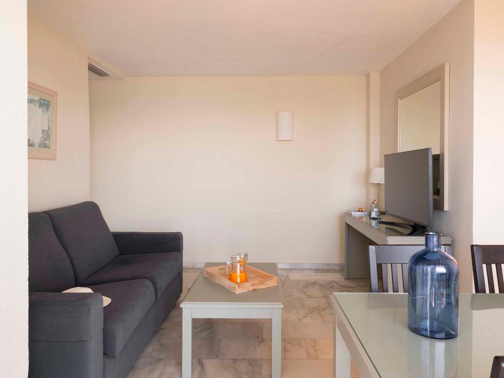 Two-Bedroom Apartment frontal sea views
